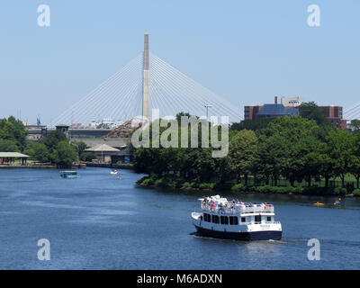 Anzeigen von Leonard S. Zakim Brücke in Boston, Massachusetts Stockfoto