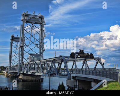 Blick auf das Memorial Bridge in Portsmouth, New. Stockfoto