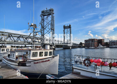 Blick auf das Memorial Bridge in Portsmouth, New. Stockfoto