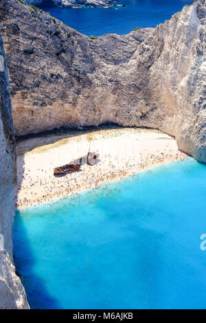 Zakynthos Shipwreck Beach. Navagio Bucht von oben gesehen. Wichtige touristische Attraktion. Stockfoto