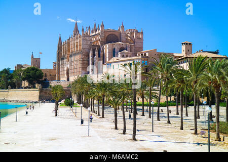 La Seu - Die berühmten mittelalterlichen gotischen Kathedrale in der Hauptstadt der Insel. Palma de Mallorca, Spanien. Stockfoto