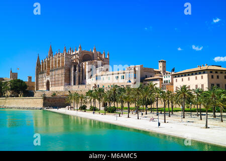 La Seu - Die berühmten mittelalterlichen gotischen Kathedrale in der Hauptstadt der Insel. Palma de Mallorca, Spanien. Stockfoto