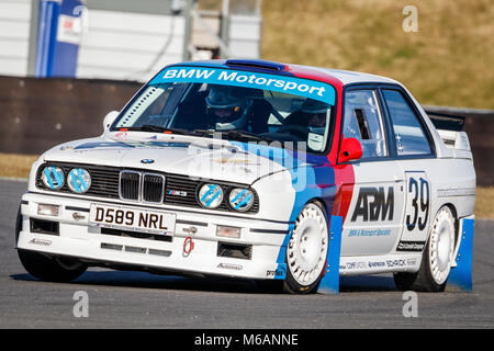 Joe Geach und Christopher Brierley in seinem BMW E30 M3 2,5 Liter in der Motorsport News Snetterton Bühne Rallye 2018, Norfolk, Großbritannien. Stockfoto