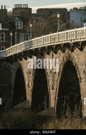 Smeaton's Brücke über den Tay im späten Winter Sonnenschein, Perth, Schottland, UK. Stockfoto