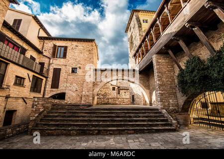 Piazza della Loggia, Spello, Perugia, Umbrien, Italien. Der Platz verdankt seinen Namen der elegante Holz- und stammt aus dem 16. Stockfoto