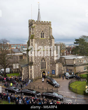 Allgemeine Ansicht, da der Service zu einem Ende kommt nach dem Begräbnis von Graham Taylor an der Kirche St. Mary, Church Street, England am 1. Februar 2017. Foto b Stockfoto