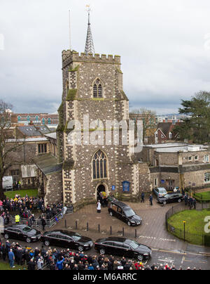 Allgemeine Ansicht, da der Service zu einem Ende kommt nach dem Begräbnis von Graham Taylor an der Kirche St. Mary, Church Street, England am 1. Februar 2017. Foto b Stockfoto