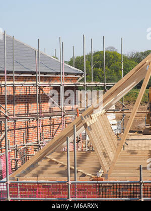 Dachstühle AUF HOPKINS WOHNUNGEN, inländische GEHÄUSE ORT, WARTEN AUF DAS NÄCHSTE STADIUM IN DEN BAU UND FERTIGSTELLUNG Stockfoto