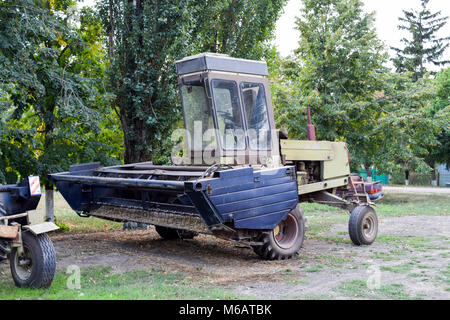 Futterernte bedeutet. Der Gabelstapler. Stockfoto