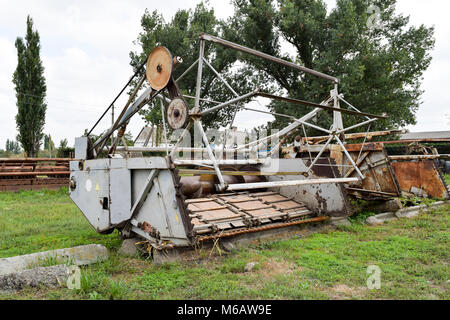 Russland, Poltavskaya Dorf - 6. September 2015: Erntemaschinen Landmaschinen Mähdrescher Stockfoto