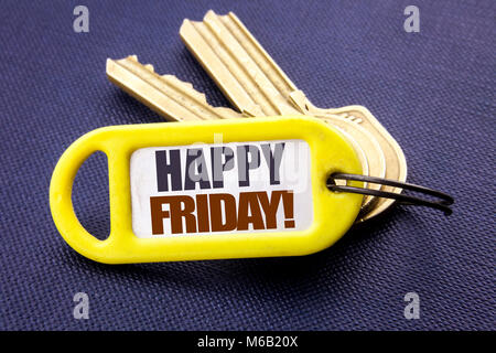 Handschrift Ansagetext angezeigt Happy Freitag. Business Konzept für Wochenende einladend Geschrieben Schlüsselhalter Hinweis schwarzer Hintergrund mit Leertaste schließen Stockfoto