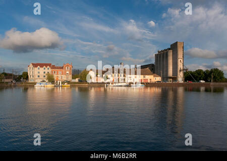 Grain Elevator, Montereau-Fault-Yonne, Fluss Yonne, Ile-de-France, Frankreich Stockfoto