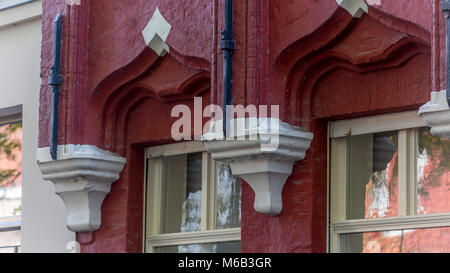 Malte aus rotem Backstein mit starken Filigran geschwungenen Architektur Stockfoto