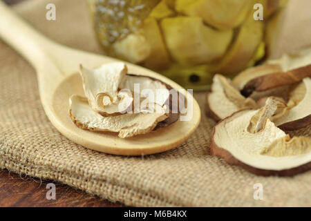 Getrocknet und mariniert mit Porcini-pilzen close-up Stockfoto