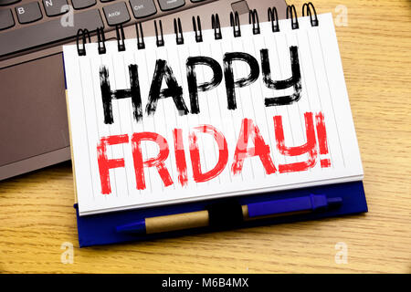 Wort, Schrift, Happy Freitag. Business Konzept für Wochenende einladend auf Notebook Buch über Holz- Hintergrund im Büro mit Laptops geschrieben Stockfoto