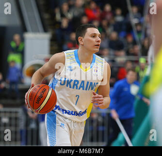 Kiew, Ukraine - 26. FEBRUAR 2018: Denys LUKASHOV der Ukraine in Aktion während der FIBA Weltmeisterschaft 2019 Europäische Qualifier Spiel gegen Schweden am Palast von Stockfoto