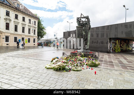 BRATISLAVA, SLOWAKEI - 17. SEPTEMBER 2016: Denkmal Skulptur in Bratislava. Stadt ist touristische, kulturelle und politische Zentrum der Slowakei. Stockfoto