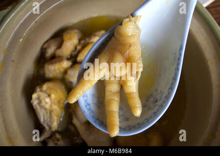 Traditionelle Hühnersuppe in Asien Stockfoto