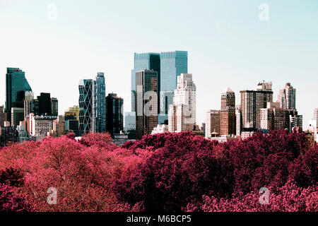 Seltene Ansicht von NYC Skyline vom Central Park in Farbe Infrarot Stockfoto