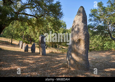 Fotos & Bilder von prähistorischen Kupfer alter Proto anthropomorphen Standing Stone statue Menhire in der biru' e Concas archaeolological Ort, Sorgono, Stockfoto