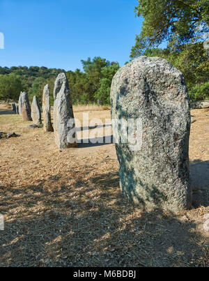 Fotos & Bilder von prähistorischen Kupfer alter Proto anthropomorphen Standing Stone statue Menhire in der biru' e Concas archaeolological Ort, Sorgono, Stockfoto