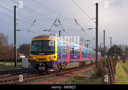 Klasse 365 Elektrischer Triebzug Nummer 365507 eine First Capital Connect Service an shepreth Verzweigung Junction. 20. März 2007. Klasse 365 Elektr Stockfoto