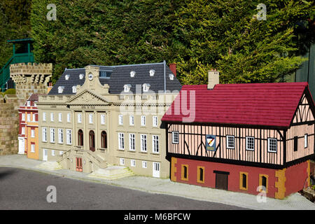 Teil der neuen Stadt im Bekonscot Model Village, im Sommer 2018 gestartet. Beaconsfield, Buckinghamshire, England. GROSSBRITANNIEN Stockfoto