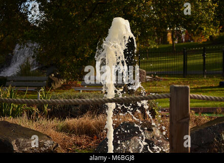 Brunnen mit schneller Verschlusszeit, Zeit einfrieren Stockfoto