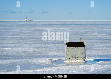 Eisfischen entlang den Ufern von Prince Edward Island. Stockfoto