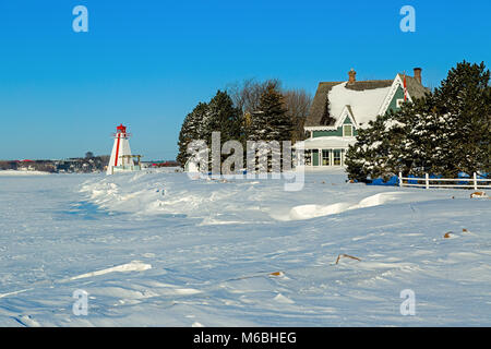 Leuchtturm entlang der malerischen Küste von Charlottetown, Prince Edward Island, Kanada. Stockfoto