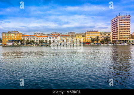 Direkt am Meer Blick auf Küstenstadt Zadar in Dalmatien, Kroatien Region Europa. Stockfoto