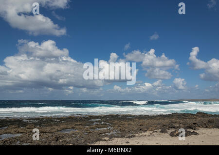 Ocean Surf Wellen bei La Santa, Lanzarote, Kanarische Inseln, Spanien Stockfoto