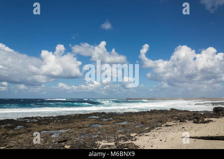 Ocean Surf Wellen bei La Santa, Lanzarote, Kanarische Inseln, Spanien Stockfoto