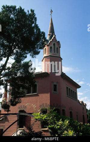 Barcelona, Katalonien, Spanien. Park Guell, entworfen von Antonio Gaudi, 1900-1914. Die Gaudi House Museum. Katalanischen Modernismus. Stockfoto