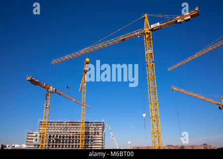 Deutschland, Köln, Kräne auf der Baustelle für das Bauvorhaben MesseCity Koeln in der Nähe der Messegelände im Stadtteil Deutz. Stockfoto