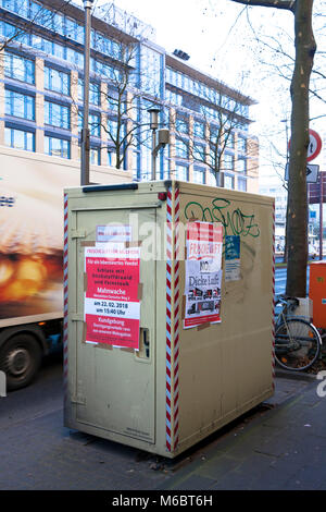 Deutschland, Köln, Feinstaub und eine Messstation am Straße Clevischer Ring im Bezirk Mülheim an der Ruhr, die höchsten Gipfel auf Stickstoff diox Stockfoto