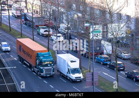 Deutschland, Köln, die Straße Clevischer Ring im Bezirk Mülheim an der Ruhr, die höchsten Gipfel auf stickstoffdioxid Kontamination in Nordrhein-Westfalen, Stockfoto