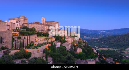 Gordes Apt Vaucluse Provence-Alpes-Côte d'Azur Frankreich im Abendlicht Stockfoto