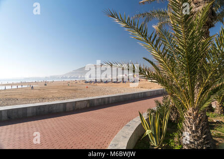 Promenade und Strand in Agadir, Königreich Marokko, Afrika | Promenade und der Strand in Agadir, Königreich Marokko, Afrika Stockfoto