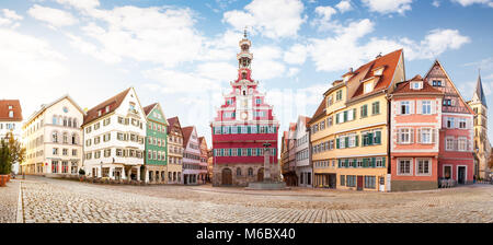 Panoramablick auf die Stadt und das berühmte Rathaus in Esslingen am Neckar in Deutschland Stockfoto