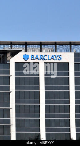 Die Barclays Bank, Emaar Square, Dubai, VAE Stockfoto