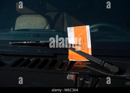 Ticket auf Auto Windschutzscheibe Brooklyn NYC Stockfoto