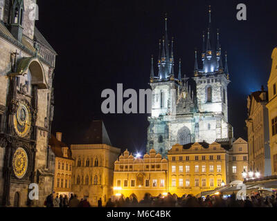 Prag, Tschechische Republik, 16. Februar 2012 Marktplatz der Altstadt in der Nacht Stockfoto