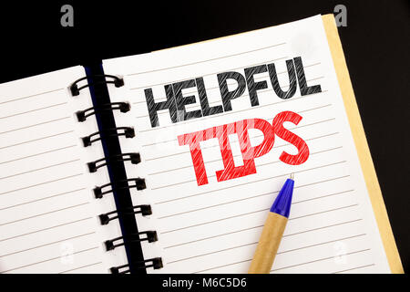 Handschrift Ansagetext, hilfreiche Tipps. Business Konzept für Hilfe im FAQ oder Beratung, auf Notepad mit Platz Geschrieben am alten Holz hinterg Stockfoto