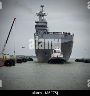 Saint Nazaire, "vladivostock" russischen Flugzeugträger der STX Werften gebaut. Frankreich. Stockfoto