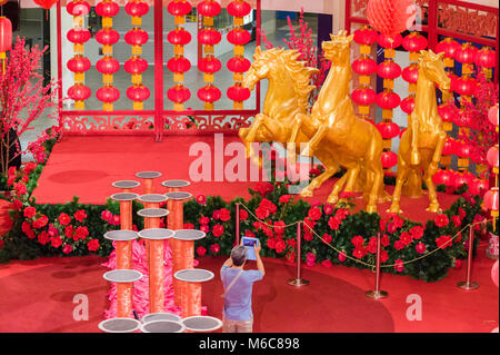 PENANG, MALAYSIA, in der Mall/Januar 29, 2014: das Chinesische Neue Jahr in der 1. Avenue Shopping Mall Stockfoto
