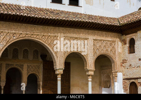 Eingang in die Sala Regia (Royal Hall) von der Patio de la Acequia, Pabellón Norte (Norden Pavillon), Palacio de Generalife, Alhambra, Granada, Spanien Stockfoto