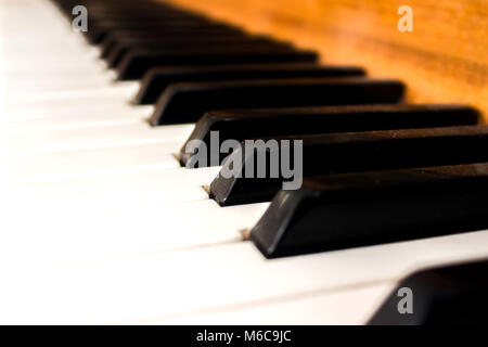 Close-up Piano Keys in der Nähe frontale Ansicht Elfenbein, musicalinstrument Stockfoto