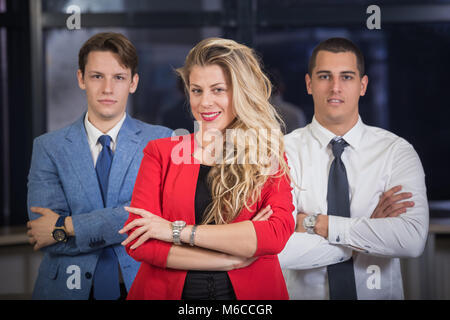 Portrait des erfolgreichen Business Team Profis im Büro Stockfoto