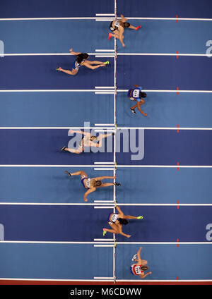 Allgemeine Ansicht von Wettbewerbern in den 60m Hürden Frauen Heat2 bei Tag zwei Der 2018 IAAF Indoor Wm in der Arena Birmingham. Stockfoto